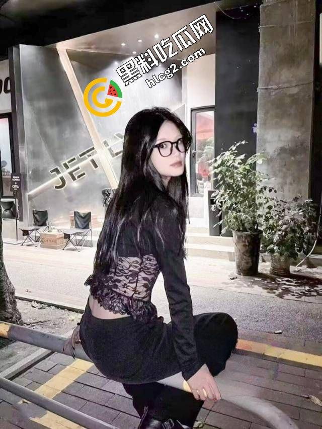 广东财经大学学生妹『钟瑜菲』周末跟学长酒店开房 口爆后入怼脸颜射 视频泄密流出  第4张