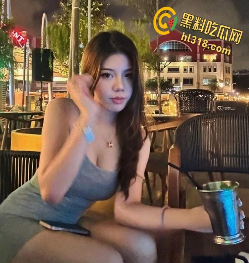 推特大神调教巨乳混血儿，巨乳小母狗自慰发骚，就像一条小母狗翘着屁股等你操，把反差玩的明明白白 ！  第1张