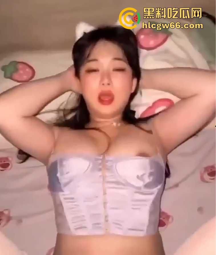 四川微胖巨乳【吴馨欣】身材完美床技高超小母狗 被绿帽男友和好兄弟前后夹击 双洞齐开  第4张