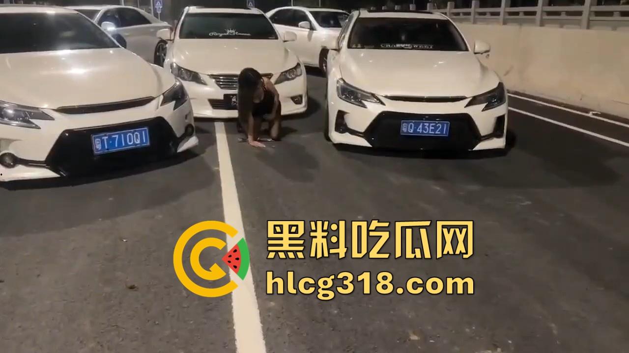 深夜出来溜车随便跟车队模特来场友谊赛！性感黑丝精神小妹 在线无套后入！  第1张