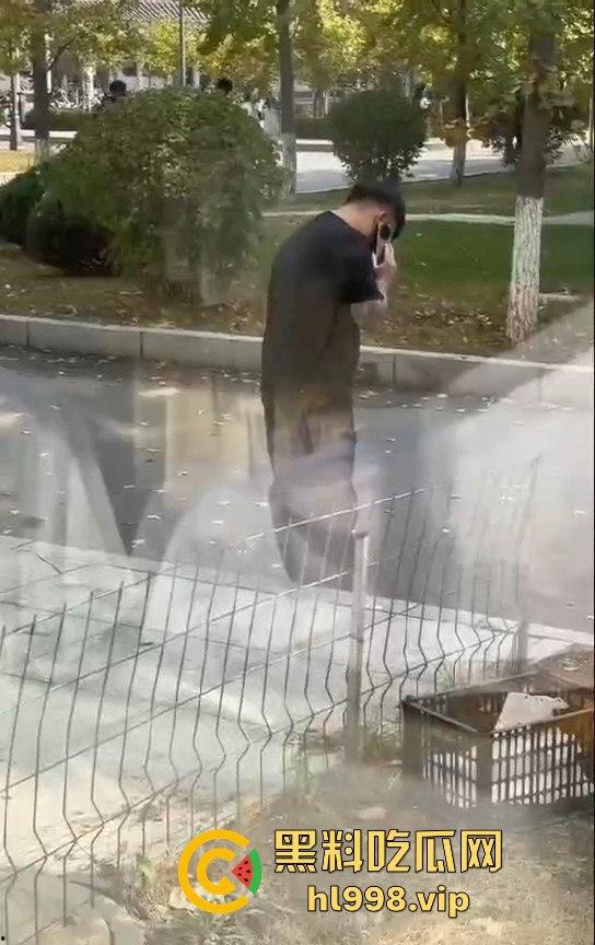 大连庄河大学城惊现校服女引发血案！黑衣男被两学生哥误会暴揍，女子都拦不住！  第7张