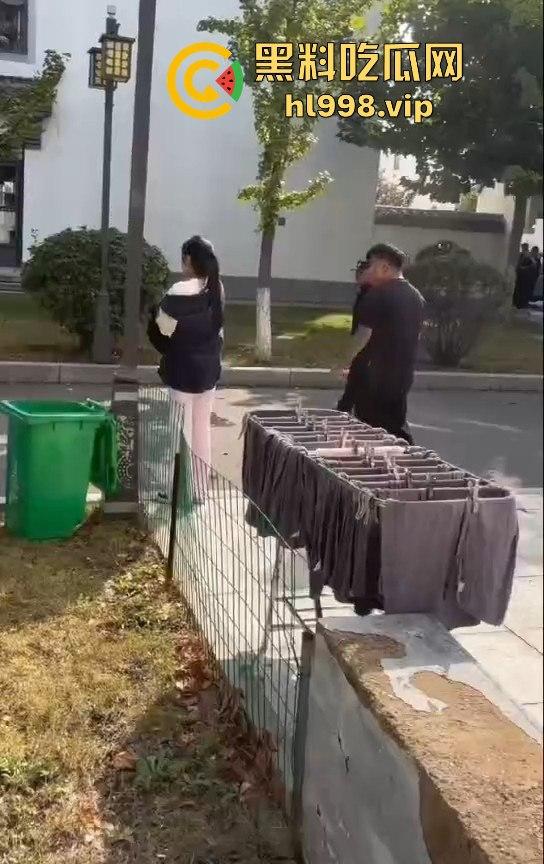 大连庄河大学城惊现校服女引发血案！黑衣男被两学生哥误会暴揍，女子都拦不住！  第12张