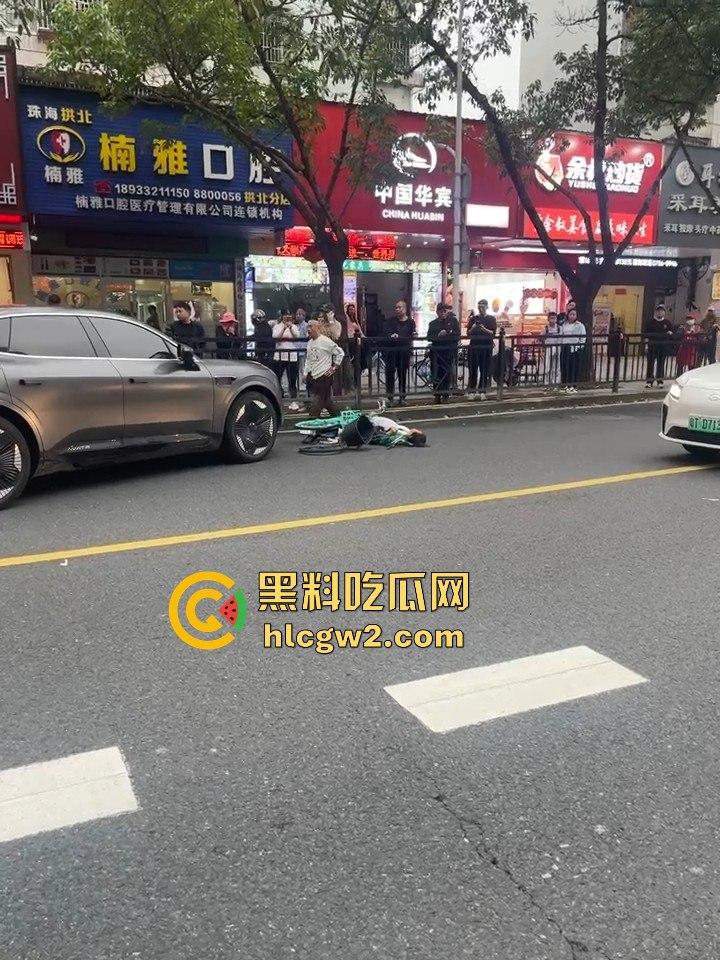 珠海夏湾新能源车失控，撞飞3人血溅街头，司机冷漠围观群众怒骂缺德玩意儿！  第8张