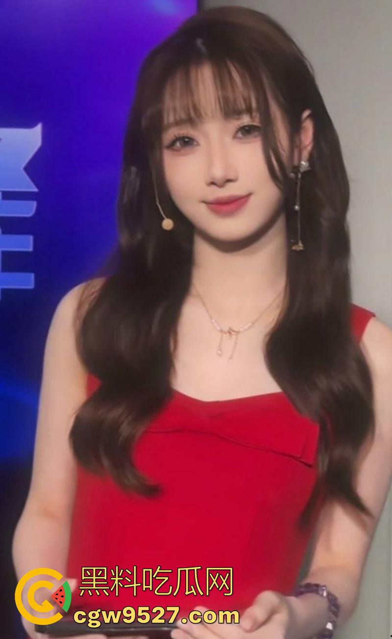 英雄联盟【解说天舒】，正在直播时突然黑屏，竟然是憋不住在和女人做爱，女的大喊爽死了！  第5张