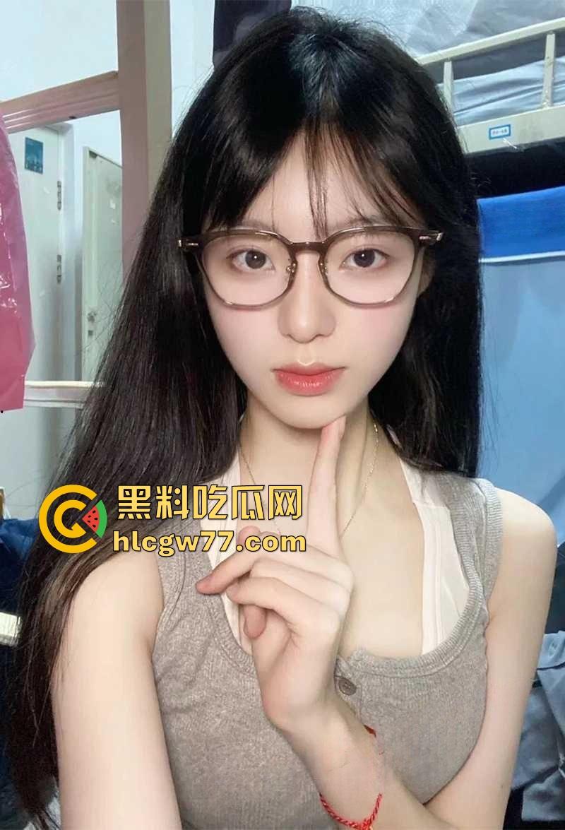 杭州小姐姐吃个宵夜 偶然拍到情侣在候餐位上扣逼 男子不带遮掩使出加藤鹰之手 两位这么饥渴的吗! 第1张 杭州小姐姐吃个宵夜 偶然拍到情侣在候餐位上扣逼 男子不带遮掩使出加藤鹰之手 两位这么饥渴的吗! 第1张