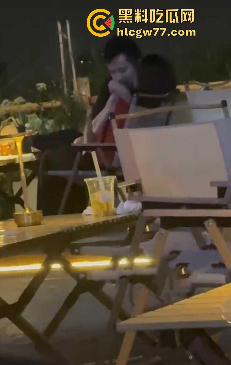 杭州小姐姐吃个宵夜 偶然拍到情侣在候餐位上扣逼 男子不带遮掩使出加藤鹰之手 两位这么饥渴的吗! 第6张 杭州小姐姐吃个宵夜 偶然拍到情侣在候餐位上扣逼 男子不带遮掩使出加藤鹰之手 两位这么饥渴的吗! 第6张