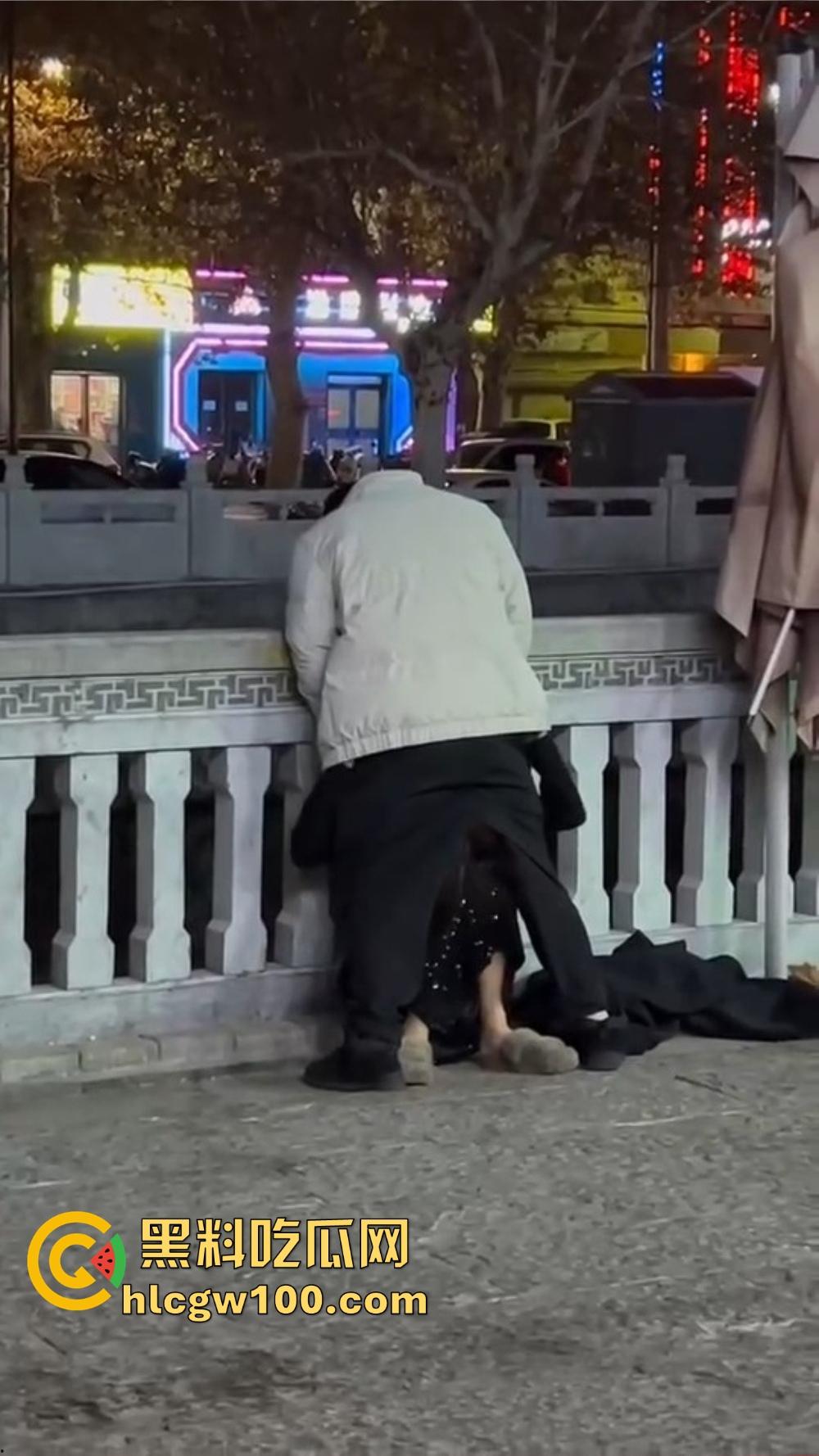 北京大哥路边发情当街怼,强按小姐姐头直接开搞,深喉怼到干呕,小姐姐手不知道该放哪,围观路人直看懵逼! 第8张 北京大哥路边发情当街怼,强按小姐姐头直接开搞,深喉怼到干呕,小姐姐手不知道该放哪,围观路人直看懵逼! 第8张