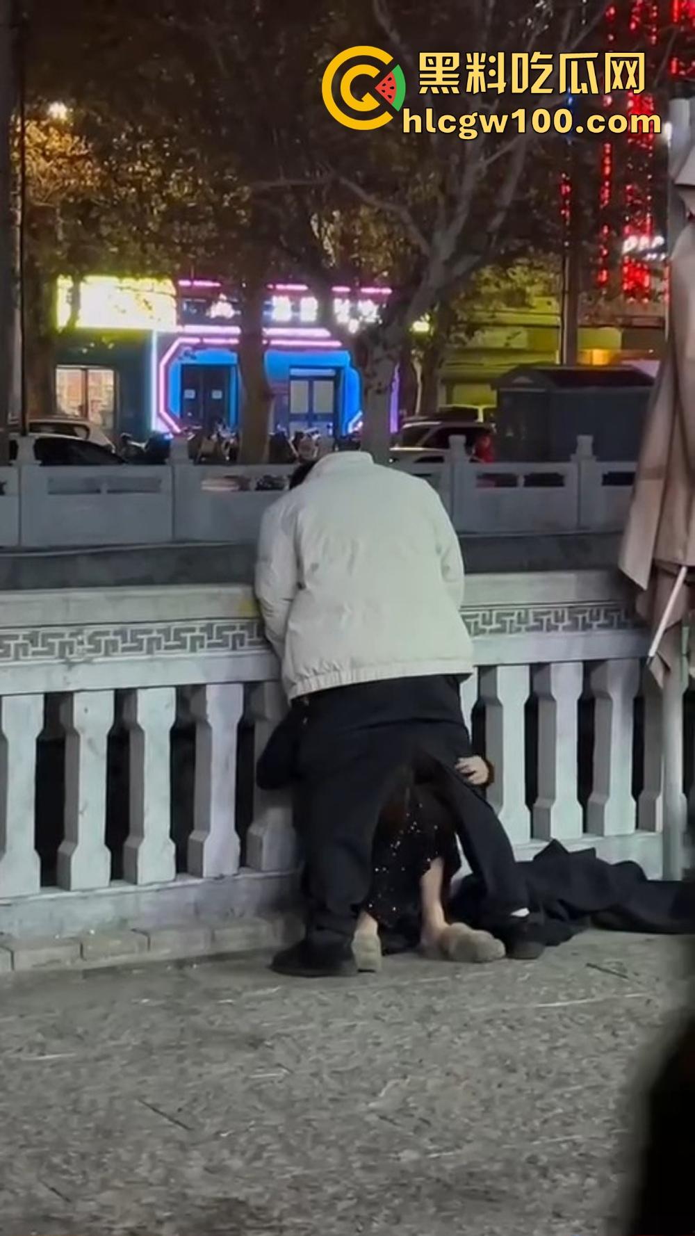 北京大哥路边发情当街怼,强按小姐姐头直接开搞,深喉怼到干呕,小姐姐手不知道该放哪,围观路人直看懵逼! 第9张 北京大哥路边发情当街怼,强按小姐姐头直接开搞,深喉怼到干呕,小姐姐手不知道该放哪,围观路人直看懵逼! 第9张