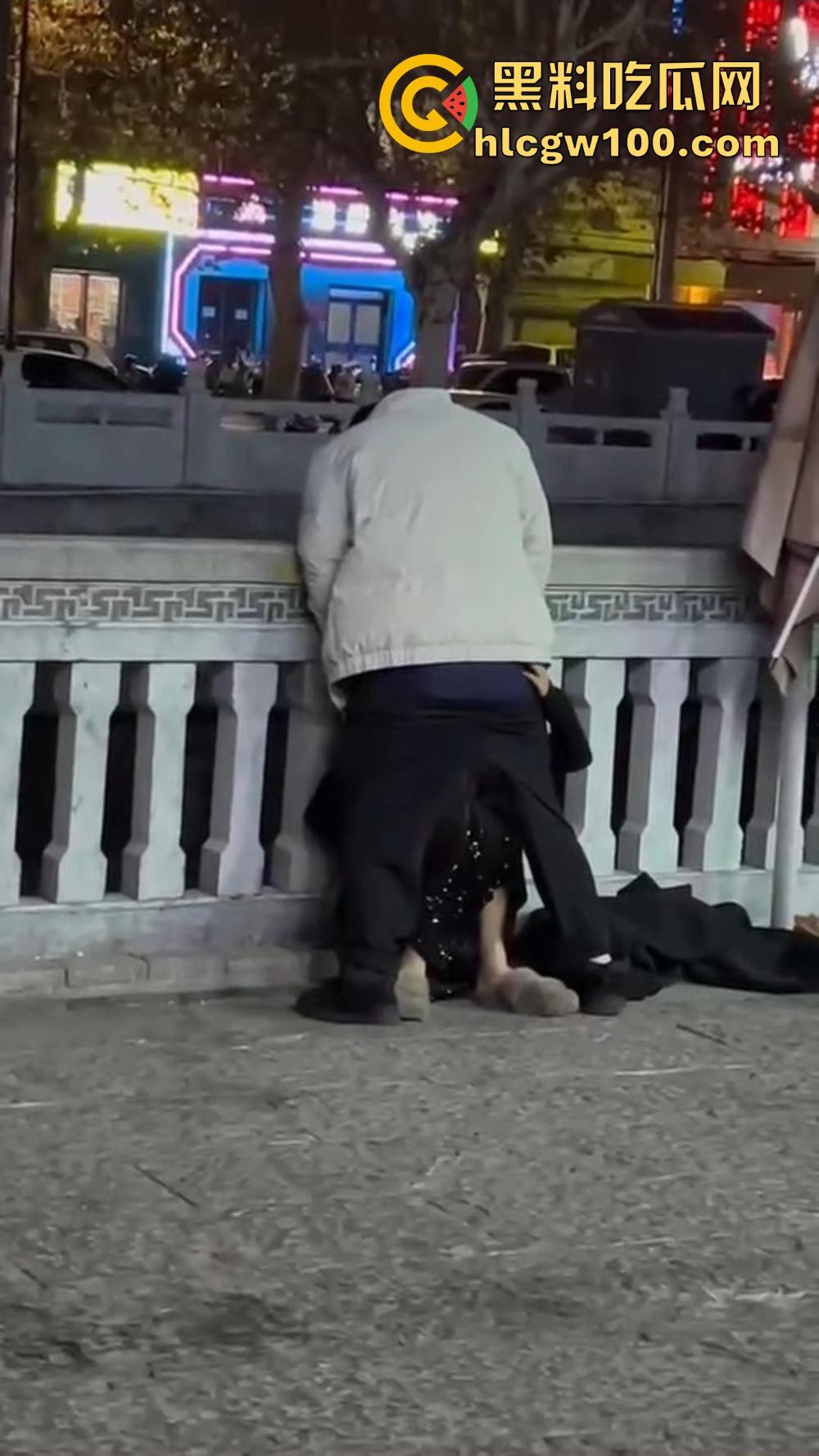 北京大哥路边发情当街怼,强按小姐姐头直接开搞,深喉怼到干呕,小姐姐手不知道该放哪,围观路人直看懵逼! 第10张 北京大哥路边发情当街怼,强按小姐姐头直接开搞,深喉怼到干呕,小姐姐手不知道该放哪,围观路人直看懵逼! 第10张