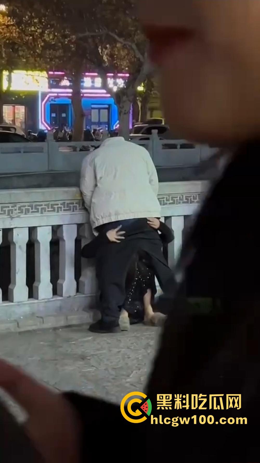 北京大哥路边发情当街怼,强按小姐姐头直接开搞,深喉怼到干呕,小姐姐手不知道该放哪,围观路人直看懵逼! 第11张 北京大哥路边发情当街怼,强按小姐姐头直接开搞,深喉怼到干呕,小姐姐手不知道该放哪,围观路人直看懵逼! 第11张