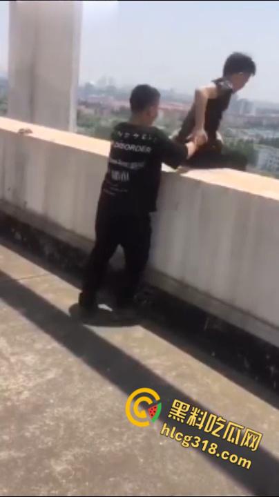 天台刺激拍照翻车，装逼坠楼，推人入狱，判个死刑还是判个无期呢？  第3张