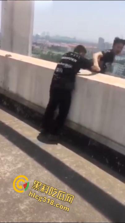 天台刺激拍照翻车，装逼坠楼，推人入狱，判个死刑还是判个无期呢？  第4张