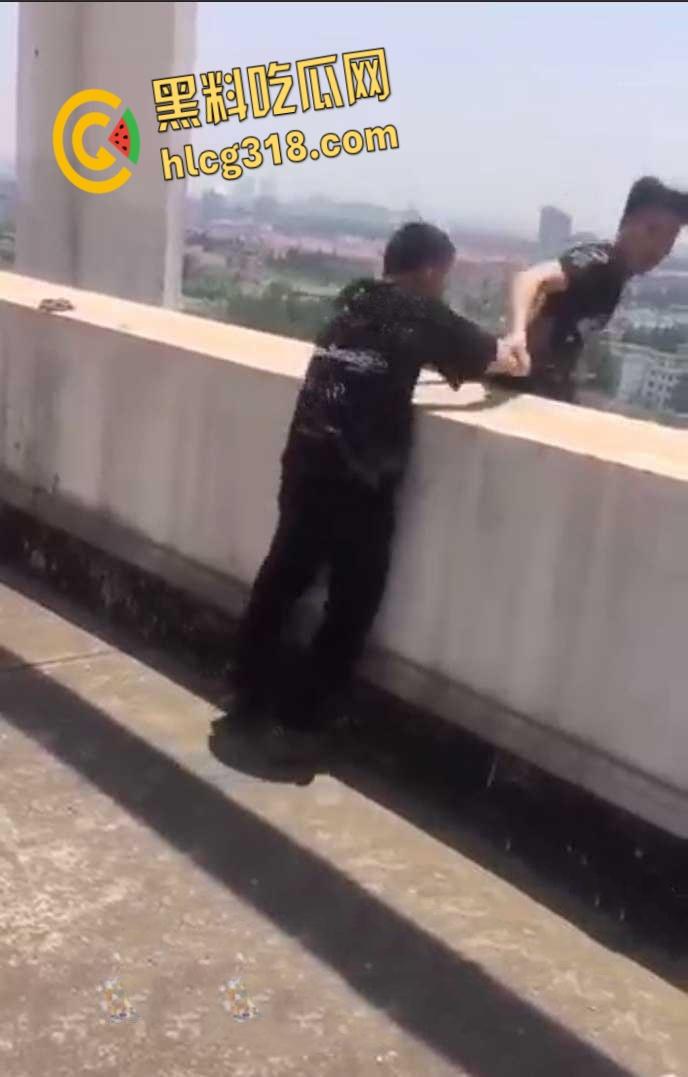 天台刺激拍照翻车，装逼坠楼，推人入狱，判个死刑还是判个无期呢？  第5张