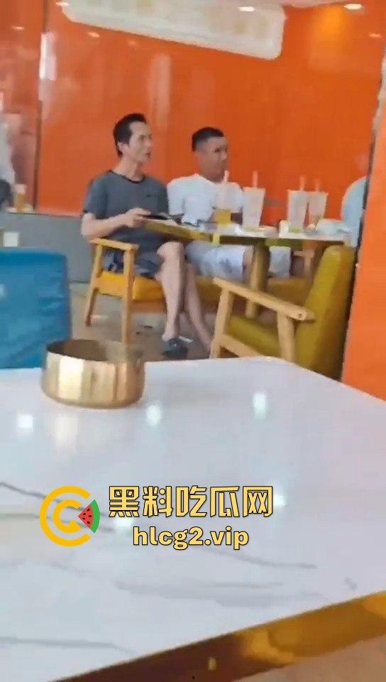 南宁熊孩子玩奶茶封口机被夹断四根手指！家长慌了才后悔疏忽奶茶店一片惊叫！  第3张