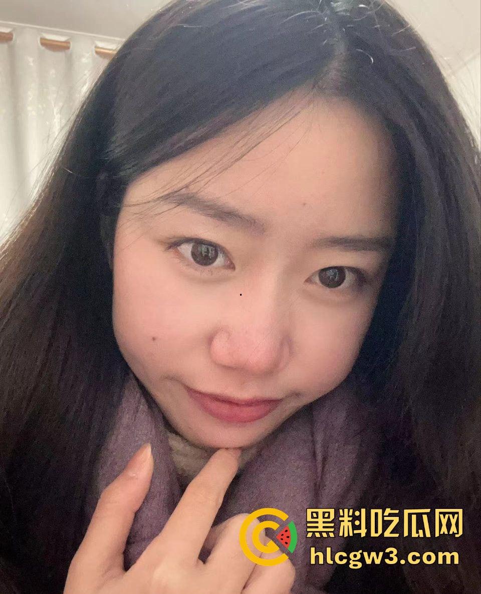 青岛某大学班花【李琦】反差视频曝光！乖乖女变小母狗撒尿调教，眼镜妹的淫荡巅峰！  第4张