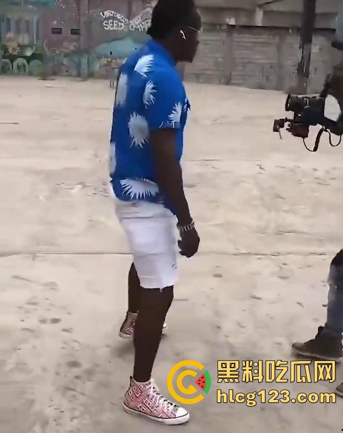 DJ Chelsea秀身材震撼全场，男友场外找妹大秀高难度姿势，黑人体力太猛了！  第8张