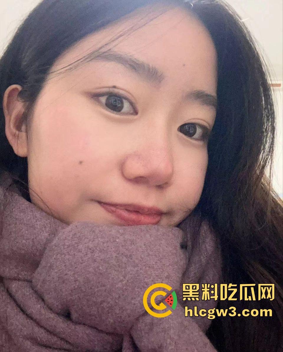 青岛某大学班花【李琦】反差视频曝光！乖乖女变小母狗撒尿调教，眼镜妹的淫荡巅峰！  第10张