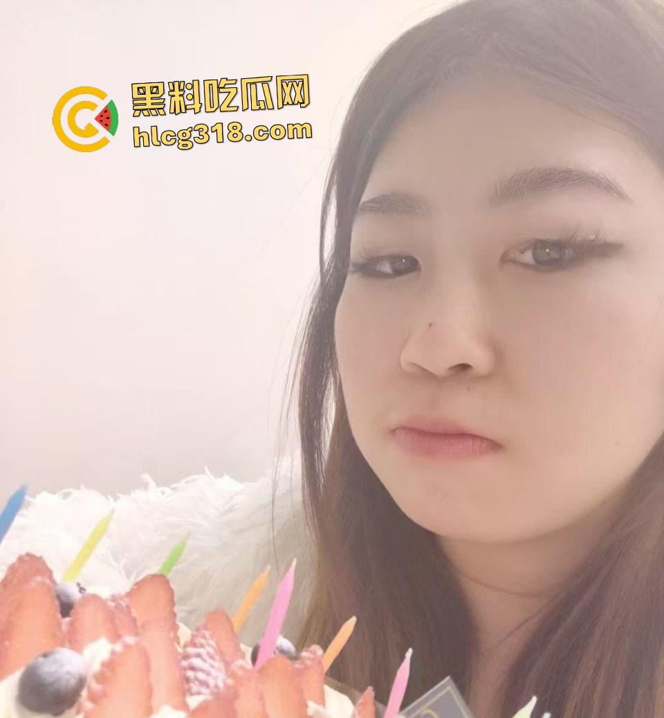 陕西曹小姐欠钱不还，债主直接让其视频裸贷偿还，一场八块钱太廉价！指甲这么长还自慰，逼不痛吗？  第1张