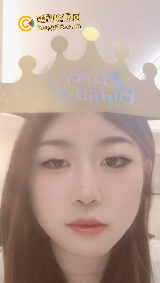 陕西曹小姐欠钱不还，债主直接让其视频裸贷偿还，一场八块钱太廉价！指甲这么长还自慰，逼不痛吗？  第2张