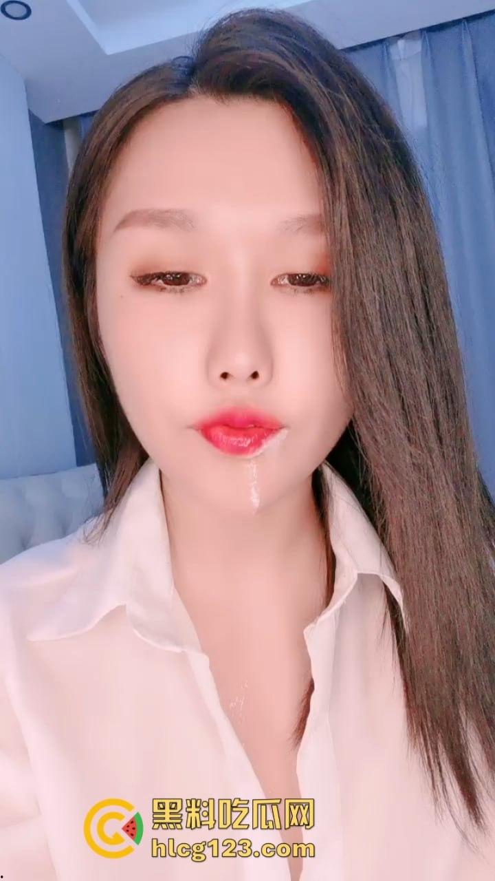 很顶！【半糖主播尼尼子】最新高价定制私拍 精液灌肠 道具插逼 潮喷女神  第1张