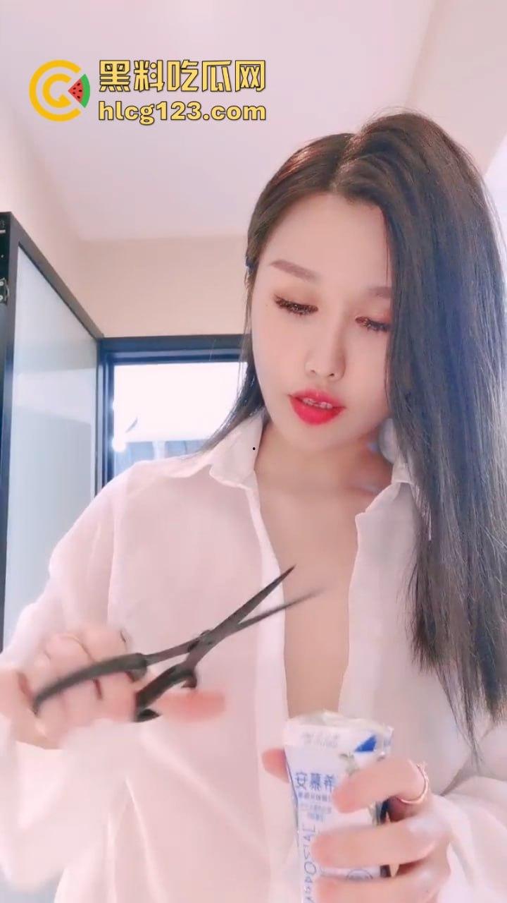 很顶！【半糖主播尼尼子】最新高价定制私拍 精液灌肠 道具插逼 潮喷女神  第3张