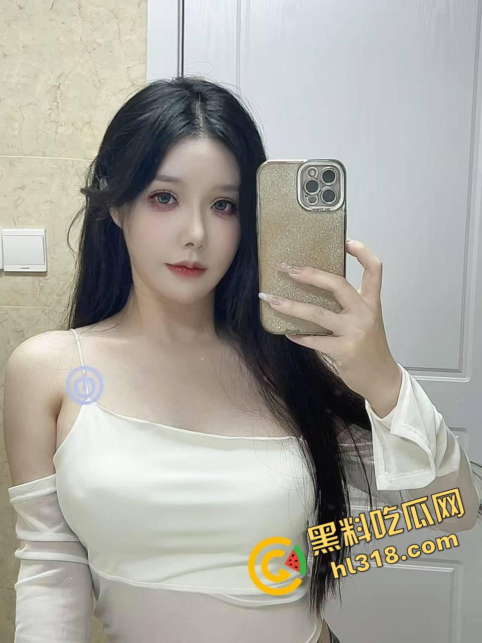 国外留学高挑美女『夏婷婷』被按桌上无套猛操，趁朋友不在家一顿狠狠冲刺，肉体撞击快把桌子干散架！  第2张