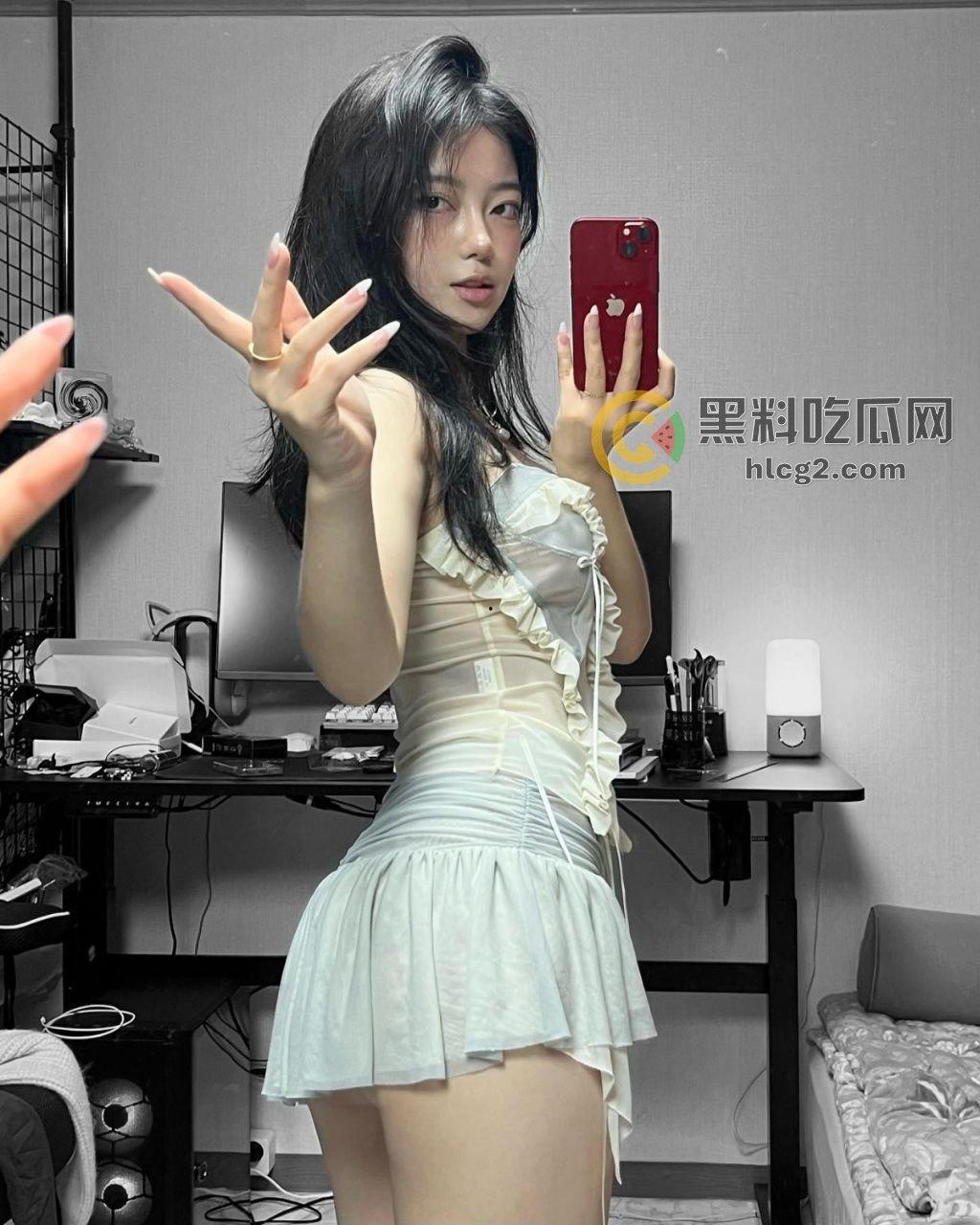 白瘦少女私拍大曝光，颜值高得让人惊叹，清纯脸蛋与骚气私拍大公开！  第6张