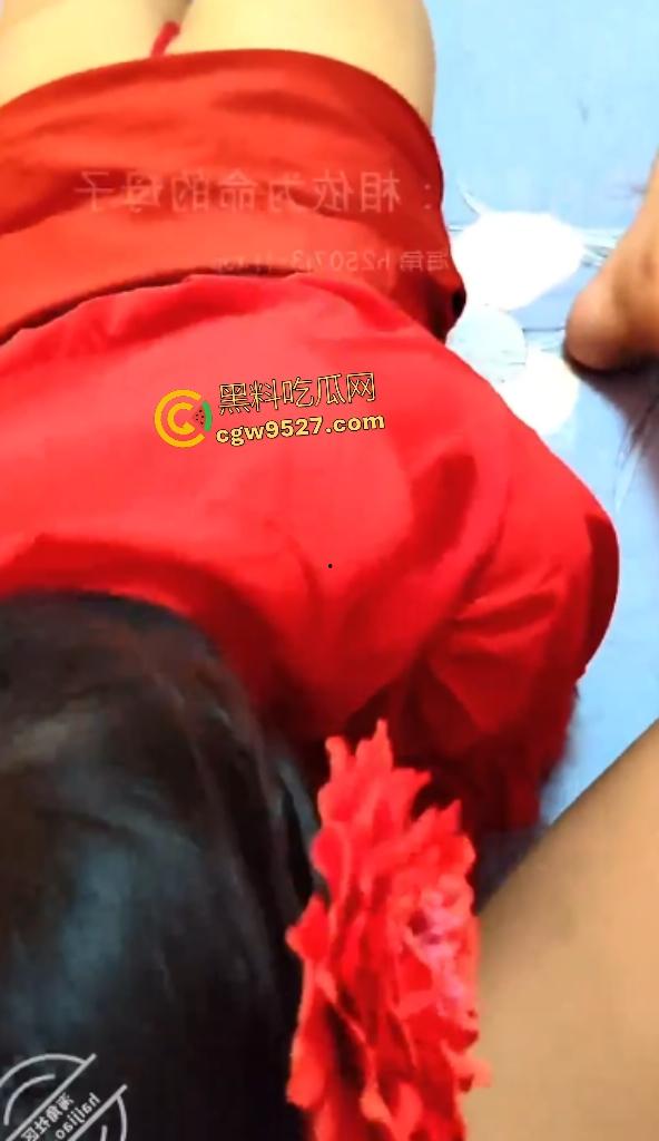 海角相依为命的母子，妈妈穿新娘装诱惑儿子，骑乘吞噬儿子的鸡巴，爽到不想拔出，实则早已灵魂出窍！  第5张