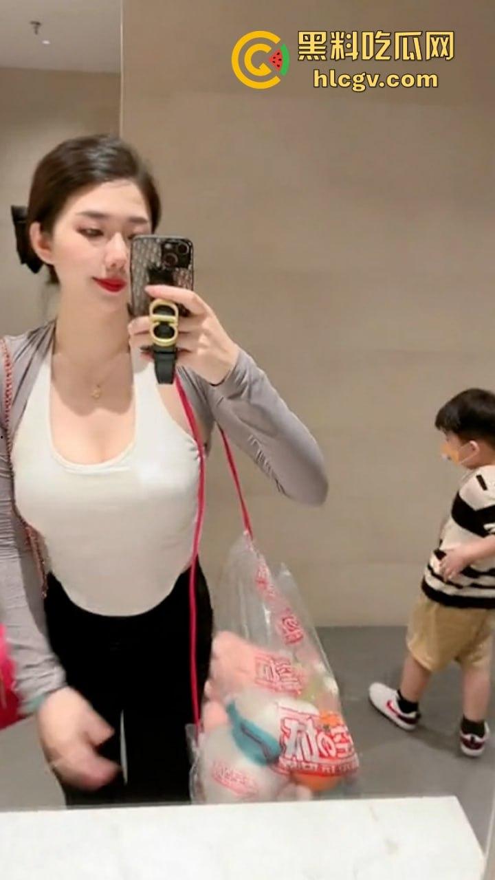 抖音百万粉丝网红宝妈【小莹子是汤圆妈】表面贤妻良母实则性瘾母狗 送原味内衣 线下约炮被开盒！  第10张