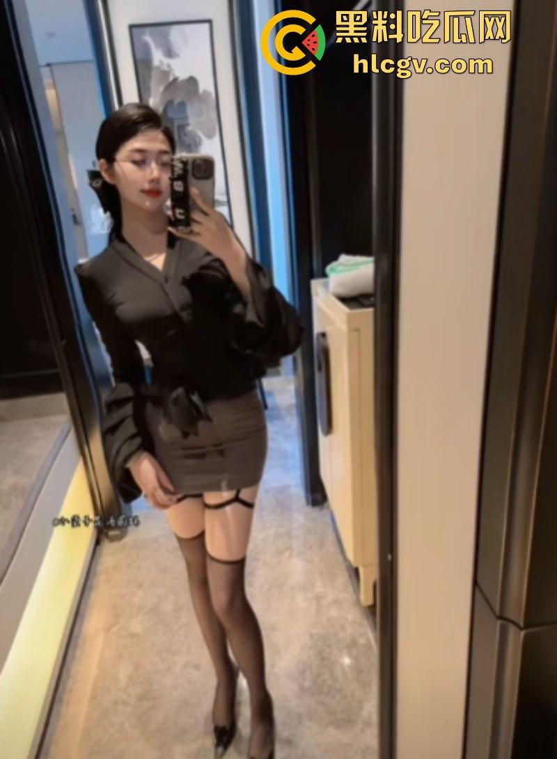 抖音百万粉丝网红宝妈【小莹子是汤圆妈】表面贤妻良母实则性瘾母狗 送原味内衣 线下约炮被开盒！  第11张