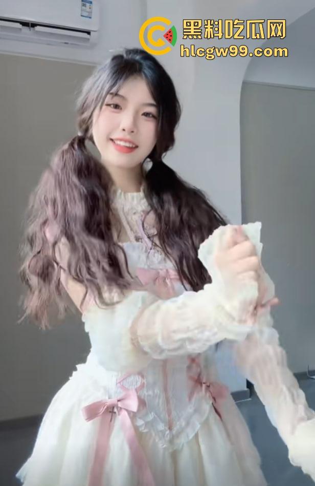 舔狗的梦炮友的床，抖音骚婊『绵绵小蛋糕』绿了兄弟，自己在床上被人操得高潮不断爽的翻白眼！独家曝光！  第5张