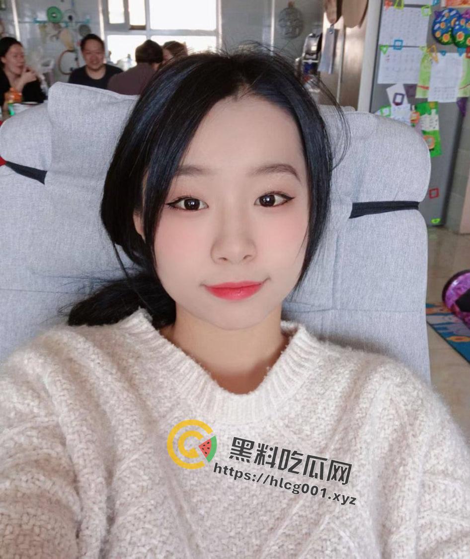 淫荡少妇趁着老公不在家和邻居偷情 穿上老公梦想的开档黑丝和隔壁老王猛干 视频遭流出  第1张