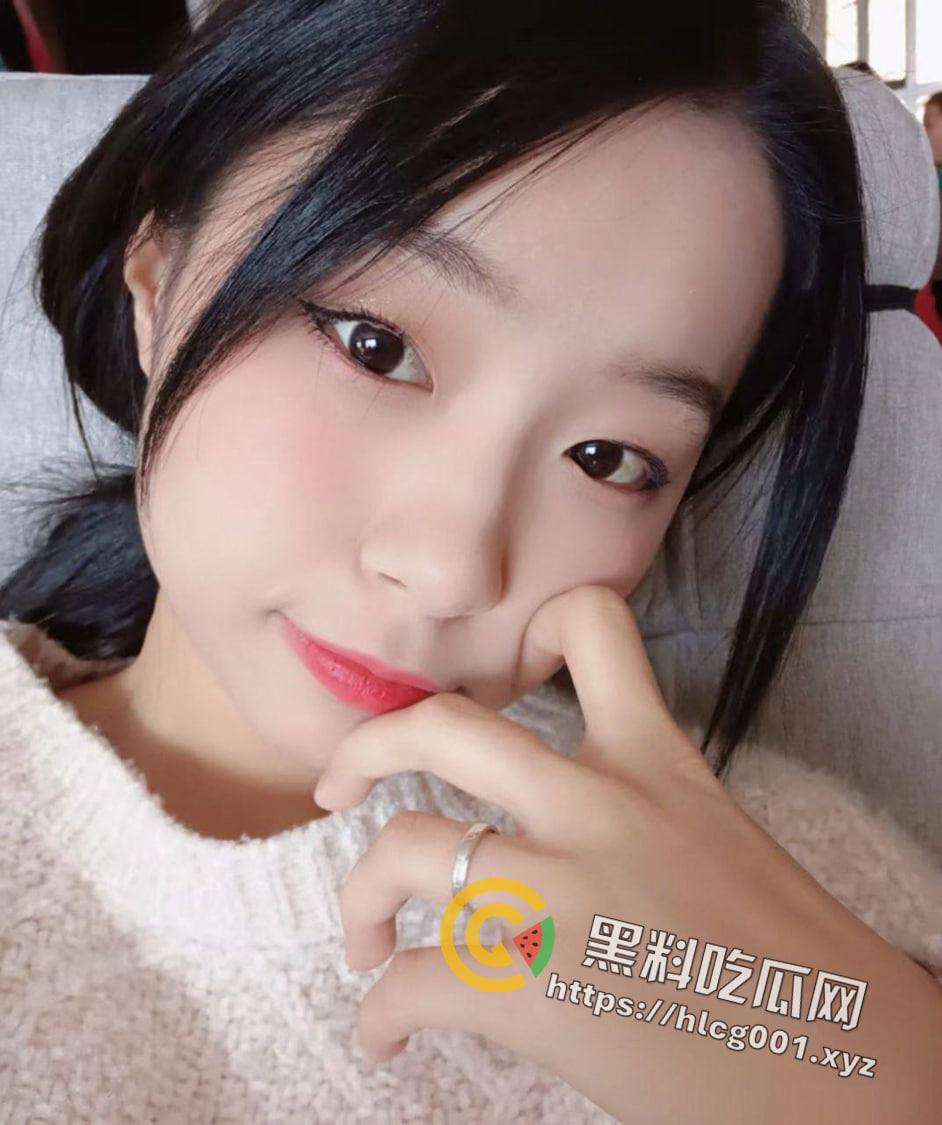 淫荡少妇趁着老公不在家和邻居偷情 穿上老公梦想的开档黑丝和隔壁老王猛干 视频遭流出  第2张