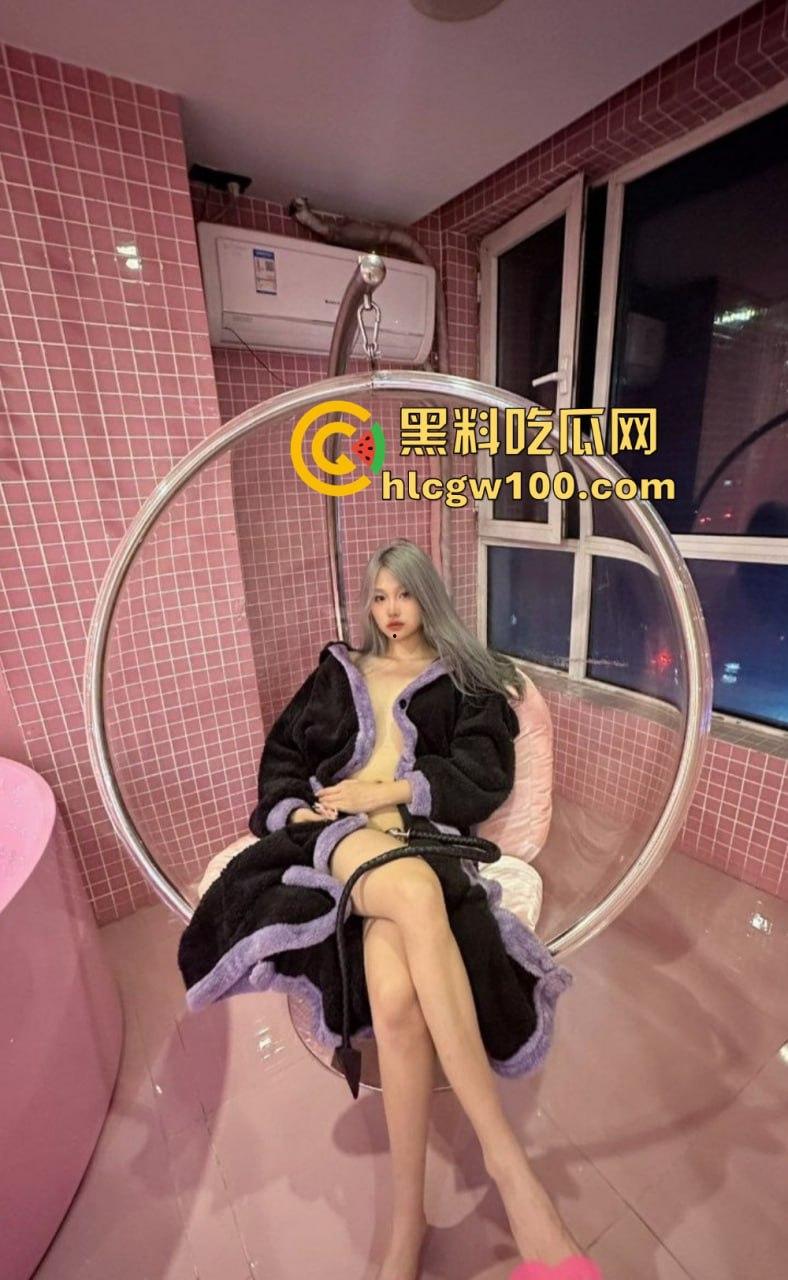 亚文化女友【赵婷】骚到极致，平时正经得像个人脱了衣服直接化身母狗，用跳蛋自慰到白浆直流 真的亚得一批！  第2张