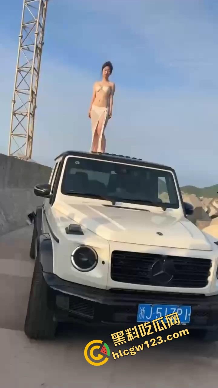 台州大G上演露逼艺术展，嫩模全裸捂奶撅逼，一群摄影湿围着喊再张开点，露奶捂逼拍到屁眼都见光！  第6张