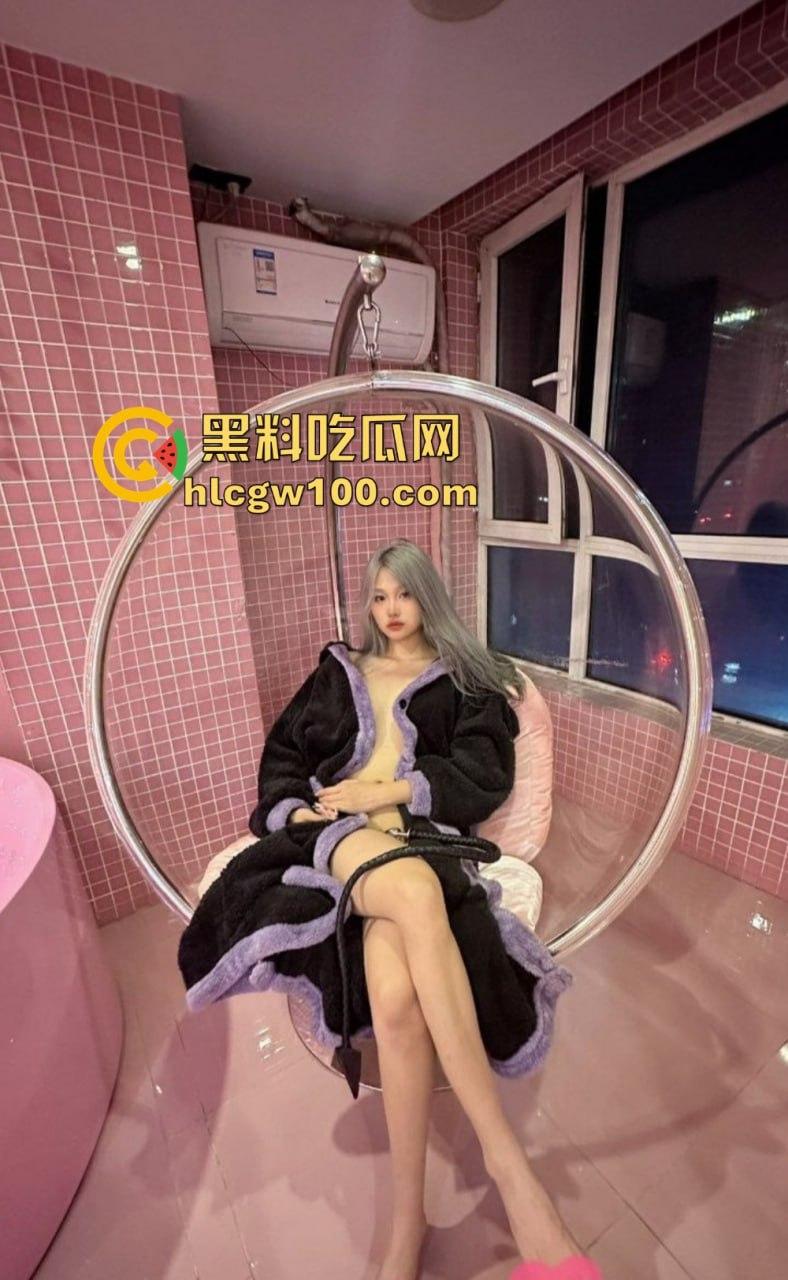 亚文化女友【赵婷】骚到极致，平时正经得像个人脱了衣服直接化身母狗，用跳蛋自慰到白浆直流 真的亚得一批！  第7张