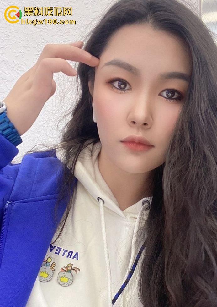 南京瑜伽教练【kioco】冷艳少妇就是个骚蹄子 钓了半年重金拿下 上床后主动求插骚穴喷到高潮连舔带操！  第1张