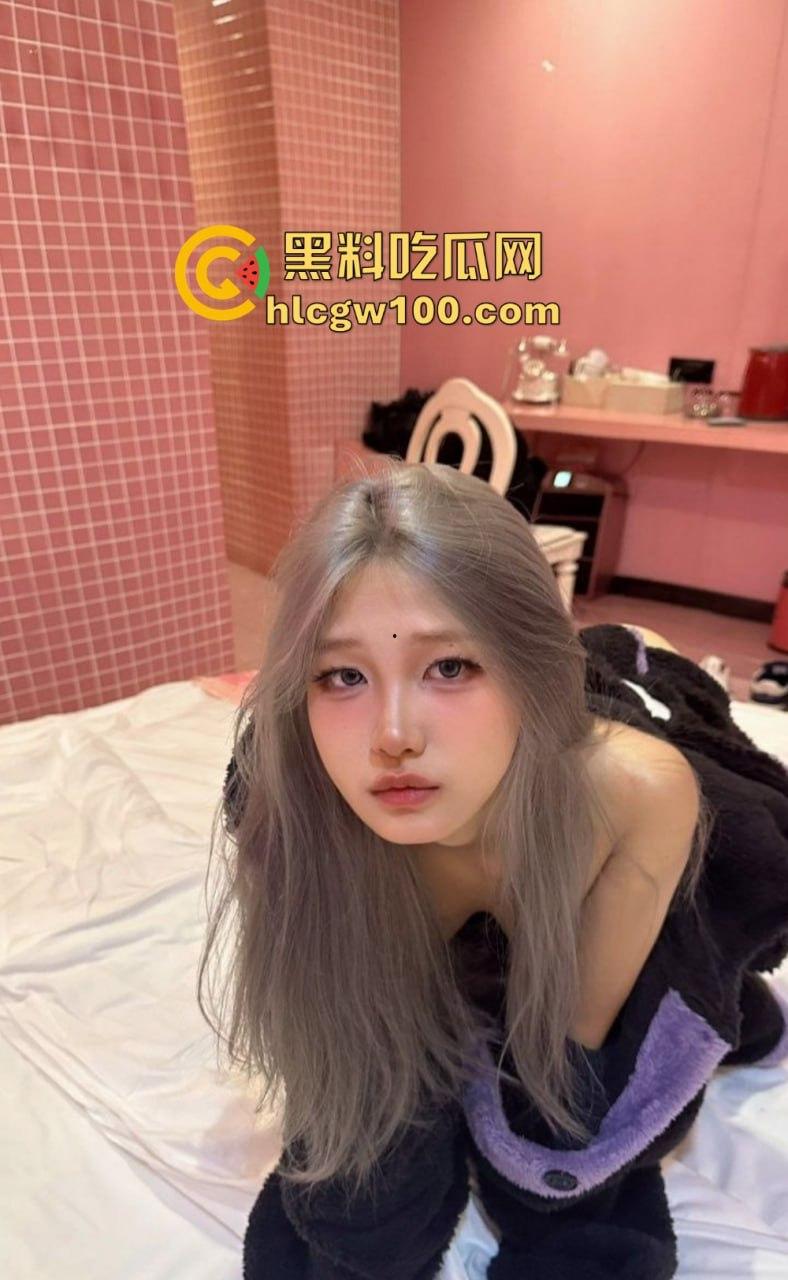 亚文化女友【赵婷】骚到极致，平时正经得像个人脱了衣服直接化身母狗，用跳蛋自慰到白浆直流 真的亚得一批！  第14张