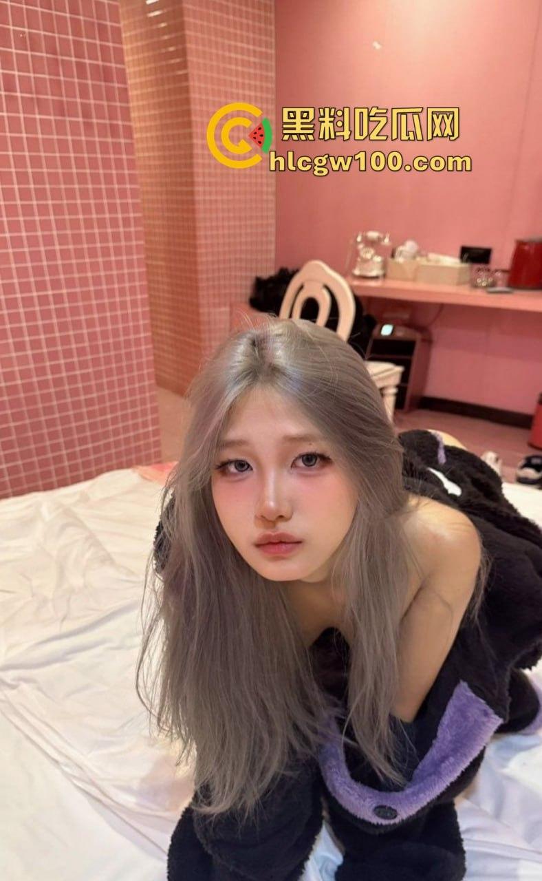 亚文化女友【赵婷】骚到极致，平时正经得像个人脱了衣服直接化身母狗，用跳蛋自慰到白浆直流 真的亚得一批！  第17张