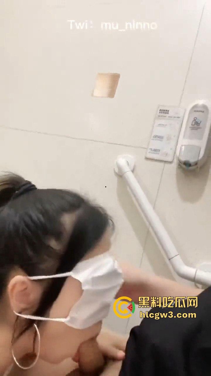 重口味大神调教反差小骚比，00后被绑凳子戴眼罩玩SM，高潮喝尿场面失控！  第7张