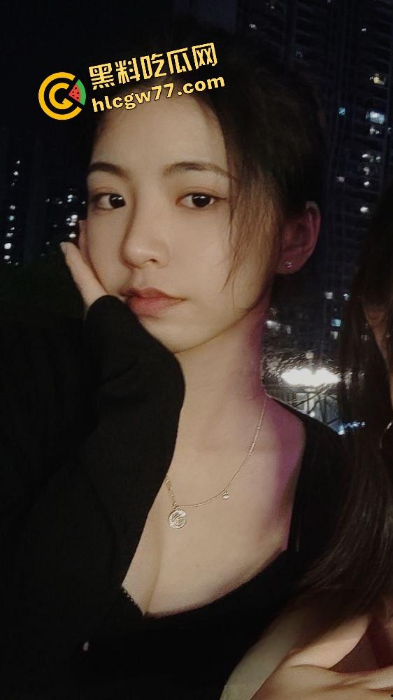 南宁甜美女老师【柳林依】白天教书育人，晚上换粉嫩穿搭被炮友操到嗷嗷叫，反差骚货天花板！  第1张