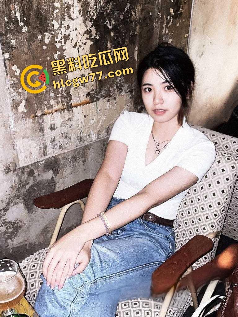 南宁甜美女老师【柳林依】白天教书育人，晚上换粉嫩穿搭被炮友操到嗷嗷叫，反差骚货天花板！  第3张