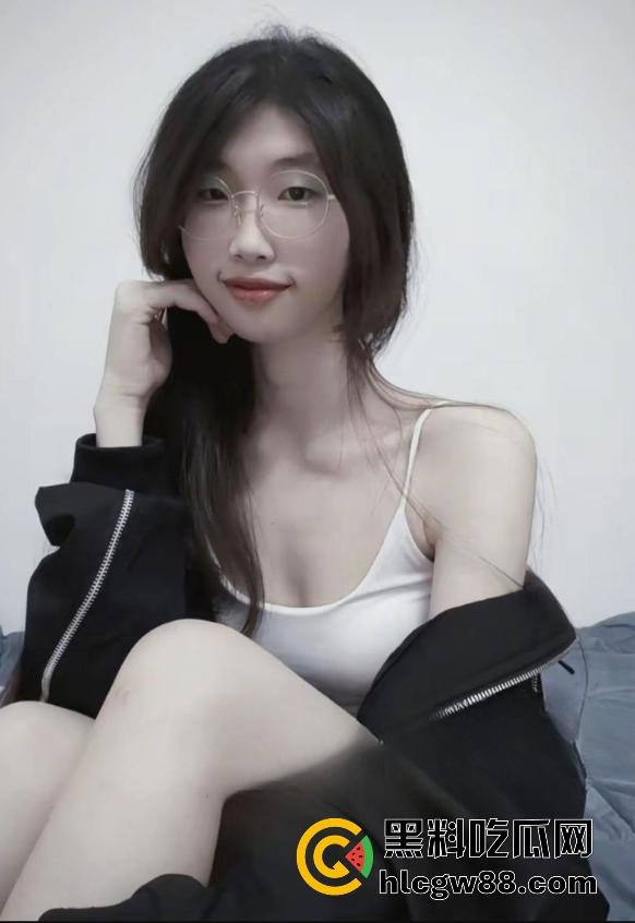 烟台大学【杨倩雪】高学历母狗镀金上床，私下勾引男同事疯狂开房，还主动爬上老领导的床！  第3张