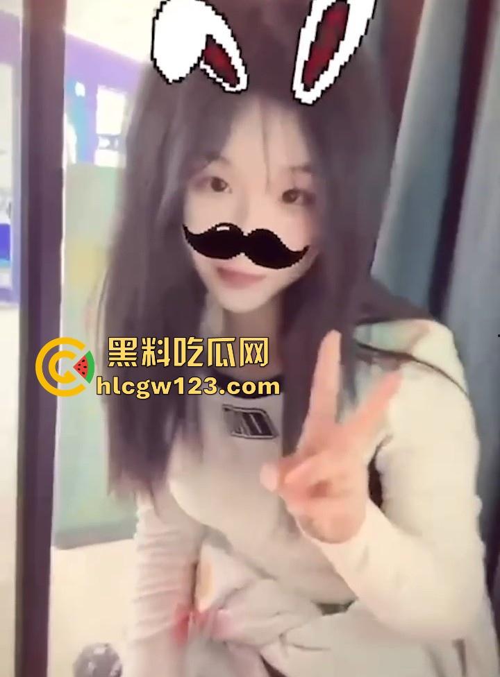 吉林建筑大学材料学院 情侣食堂上演辣眼戏码 女友大胆帮男友导管 被网友们扒出正面真容！  第1张