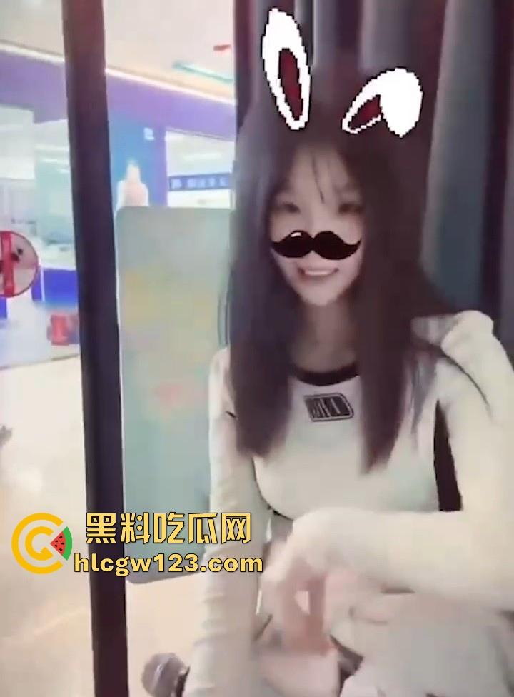 吉林建筑大学材料学院 情侣食堂上演辣眼戏码 女友大胆帮男友导管 被网友们扒出正面真容！  第2张