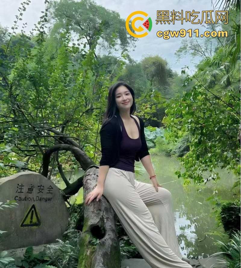 与大奶嫂子户外打野炮，正进入状态激战正酣，突然有人过来，吓得赶紧内射，户外就是刺激！  第2张