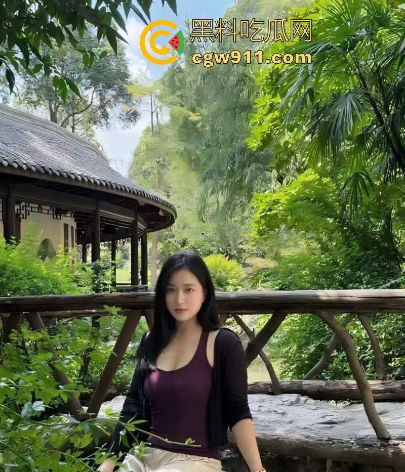 与大奶嫂子户外打野炮，正进入状态激战正酣，突然有人过来，吓得赶紧内射，户外就是刺激！  第3张