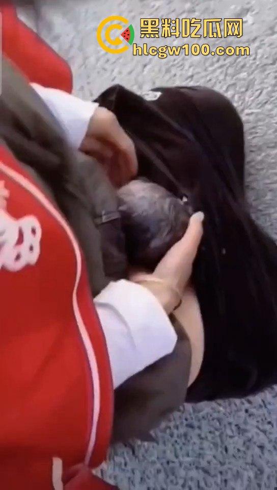 海南孕妇突然临产，围观群众路人见其纷纷帮忙，孩子顺利出生！！！  第5张