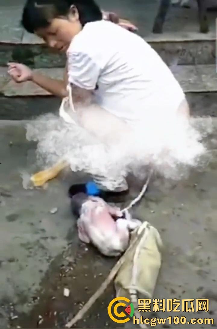 海南孕妇突然临产，围观群众路人见其纷纷帮忙，孩子顺利出生！！！  第11张