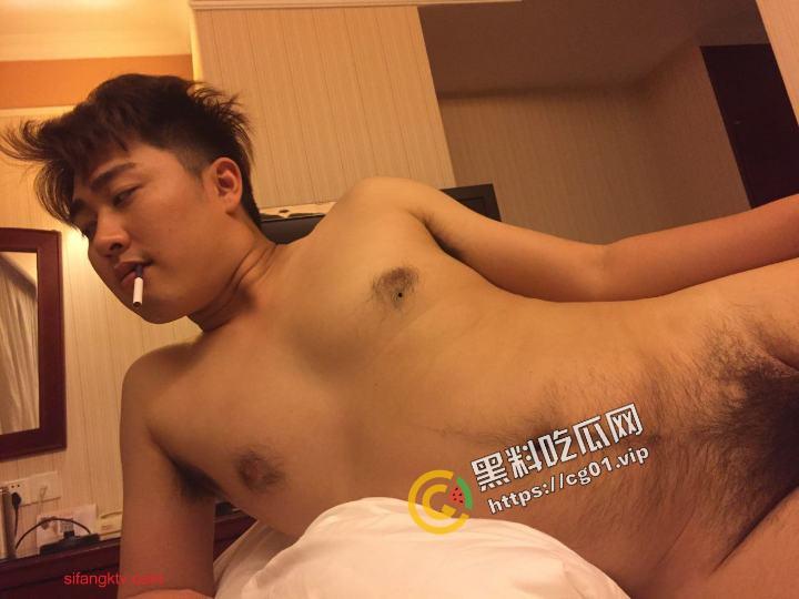 台湾国立武汉大学 学生情侣性爱自拍泄密流出 清纯的外表下隐藏着骚动的心  第11张